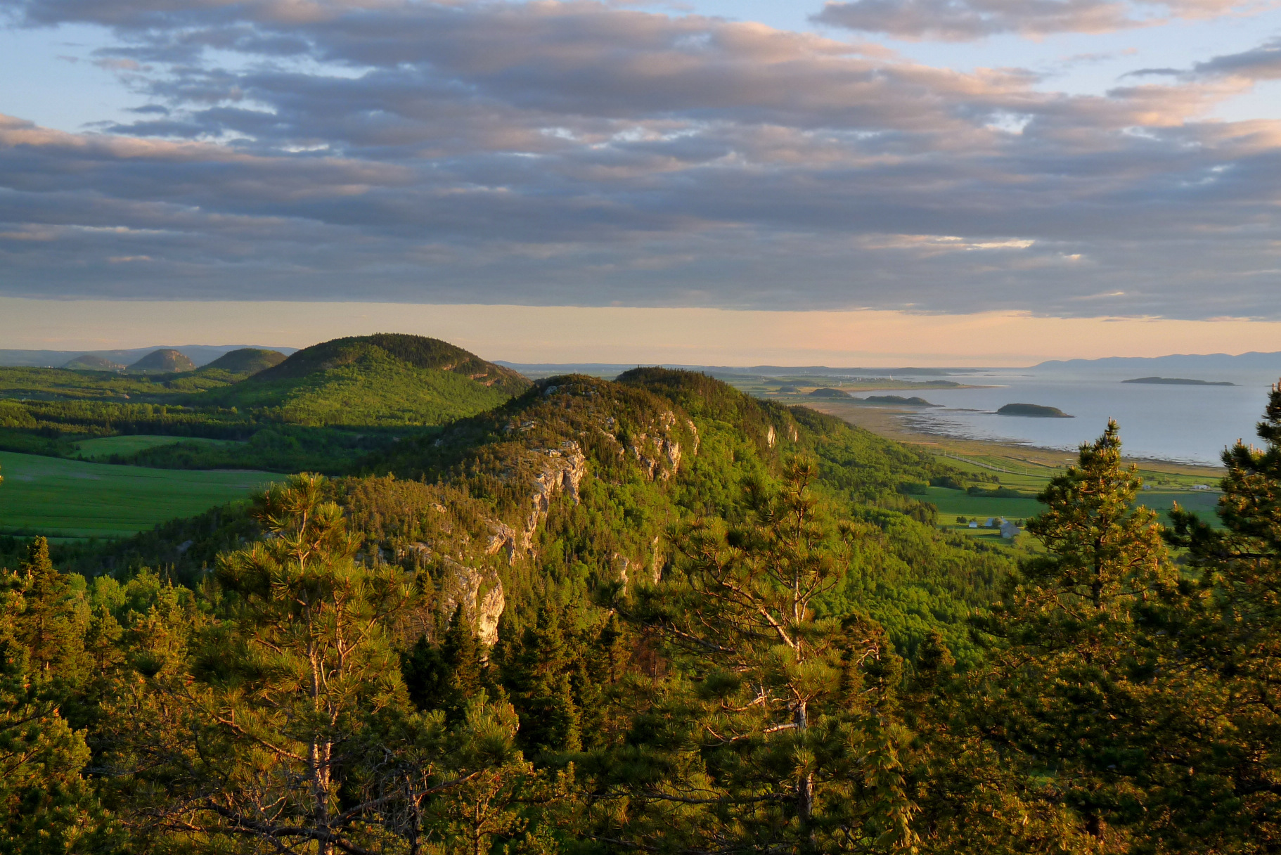 Vue sur le fleuve Saint-Laurent à la hauteur de Saint-André-de-Kamouraska au Bas-Saint-Laurent.