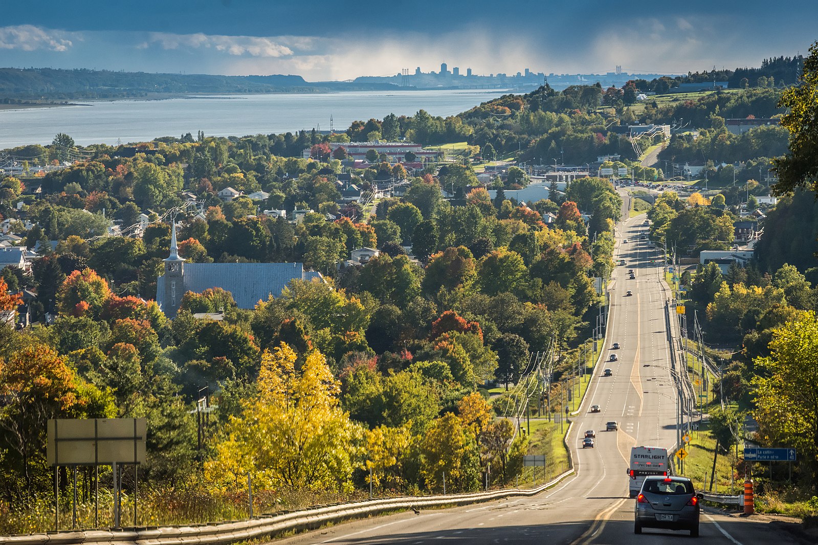Vue de la côte de Beaupré depuis la route 138.