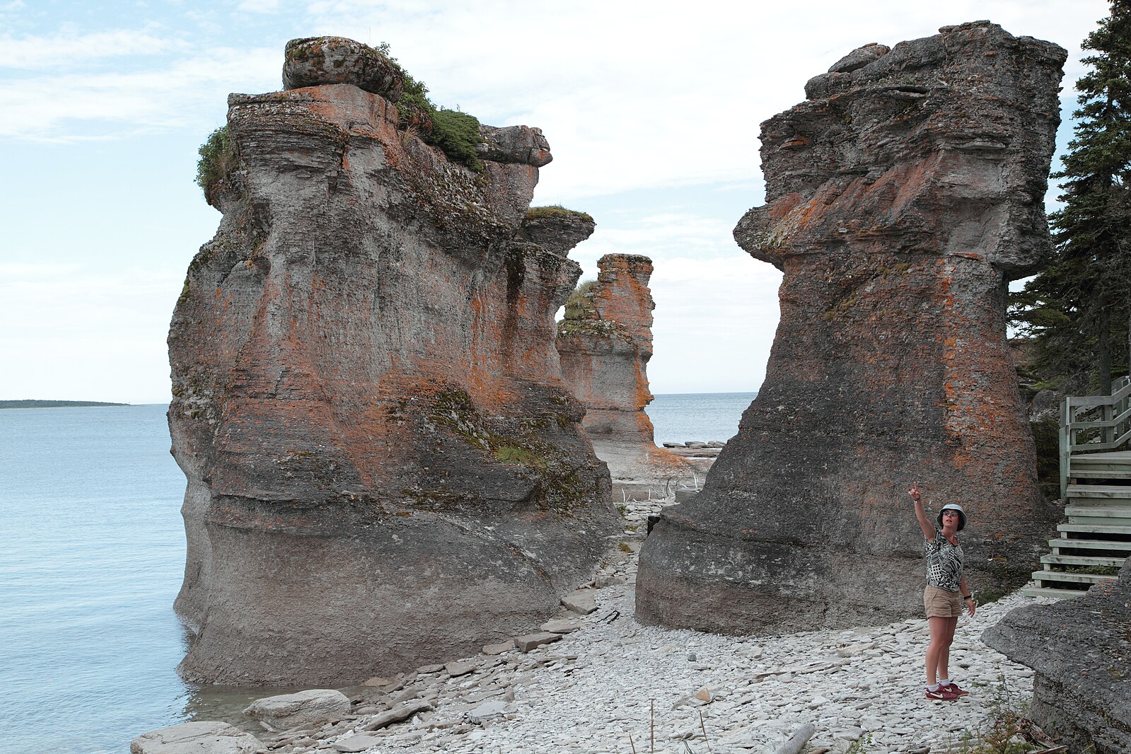 Monolithes sur l'île Niapiskau dans la Réserve de parc national de l'Archipel-de-Mingan